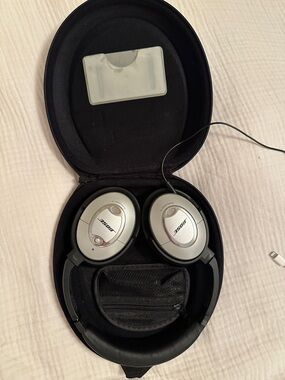 Bose Silver and Black Nousr Cancelling Over‑Ear Headphones with Zip Carry Case